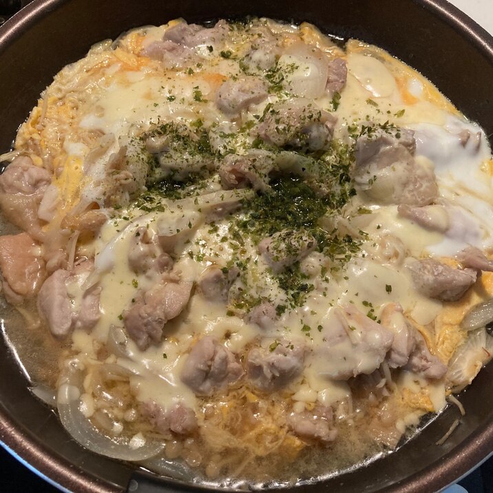 鶏肉と玉ねぎのチーズ親子丼 レシピ 作り方 By Pコ 楽天レシピ